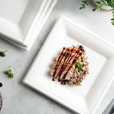 9in 10in Ecoの友好的なCompostableサトウキビのデザートの正方形のケーキの版を紙皿