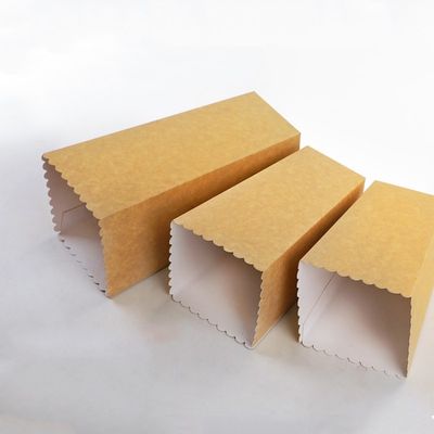 CMYKのナゲット生物分解性の使い捨て可能なテーブルウェア開いた上のポップコーンの包装箱