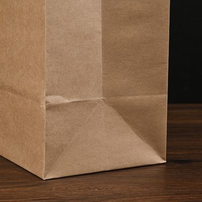 250gsm 300gsmハンドルが付いている生物分解性の使い捨て可能なテーブルウェア ブラウンの紙袋